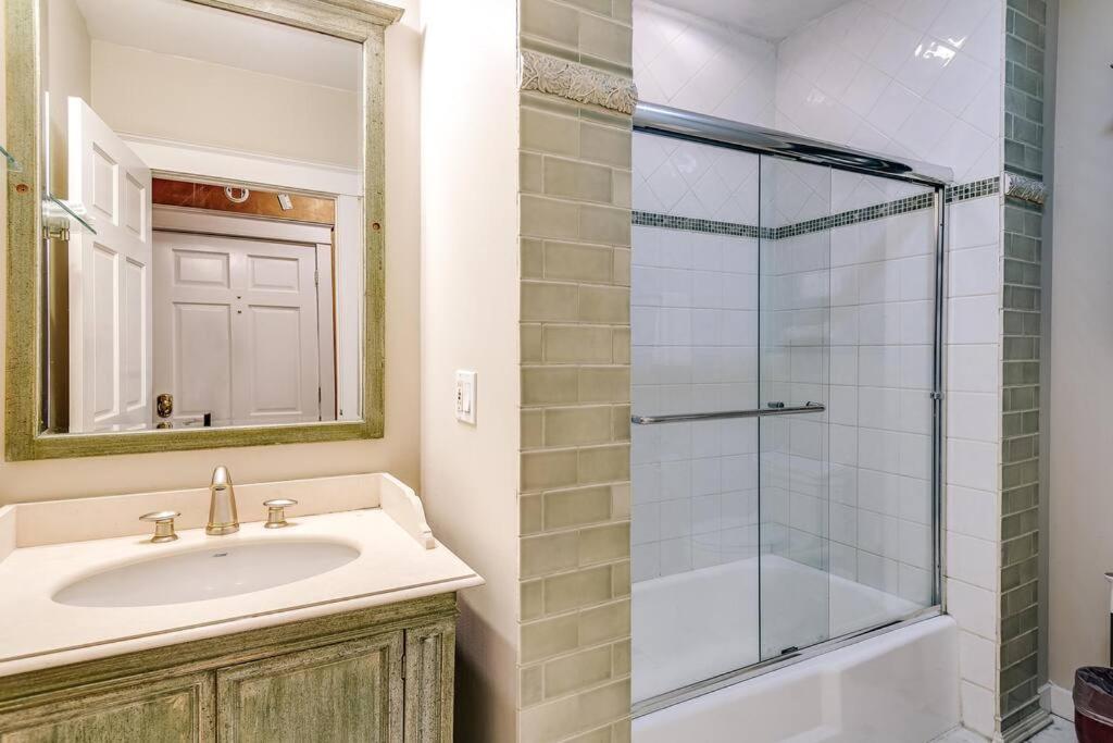 Апартаменти Historic And Unique Brownstone In Gold Coast - Downtown - 3 Чикаго Екстер'єр фото