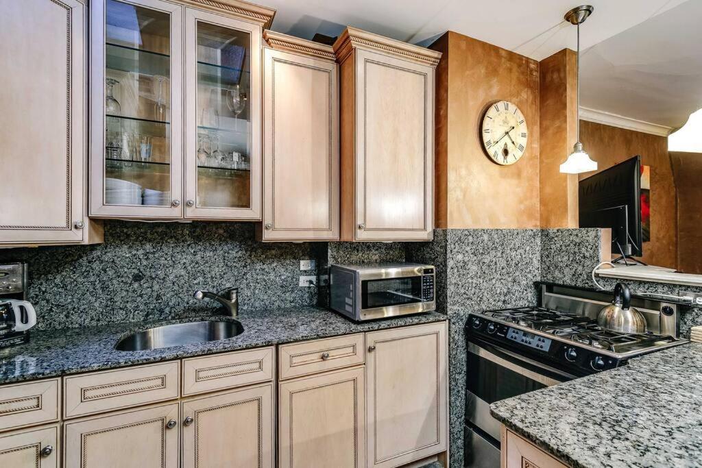 Апартаменти Historic And Unique Brownstone In Gold Coast - Downtown - 3 Чикаго Екстер'єр фото
